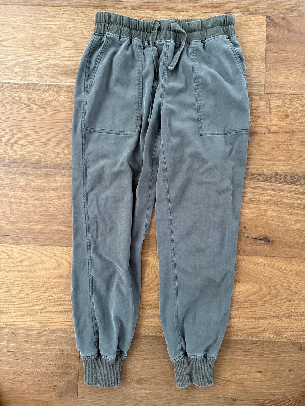 Roots Women’s  Drawstring Joggers in olive Green